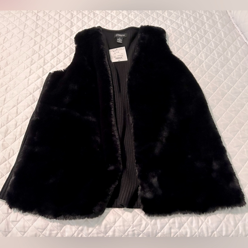 NWT Liz Claiborne Black Faux Fur Vest Plus 1X Soft Fall